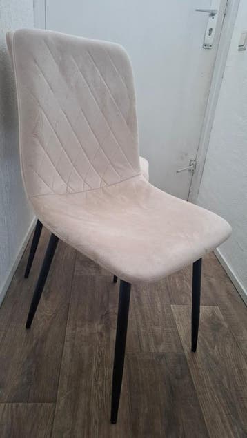Gratis 4 beige eetkamerstoelen