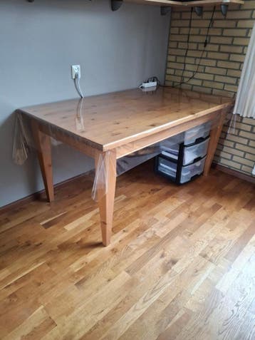 Gratis Grenen eetkamertafel