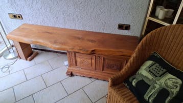 Massief houten bankje/tv-meubel met houtsnijwerk