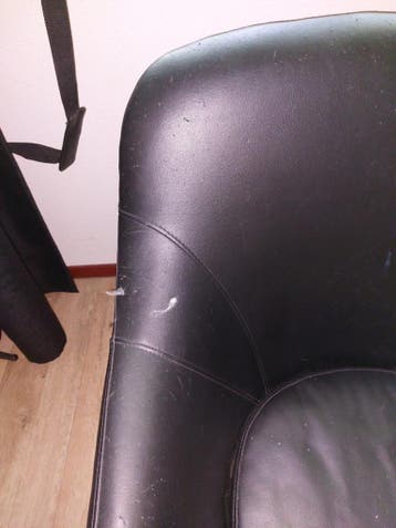Draaibare stoel met gebruikssporen - gaat weg wegens verhuiz