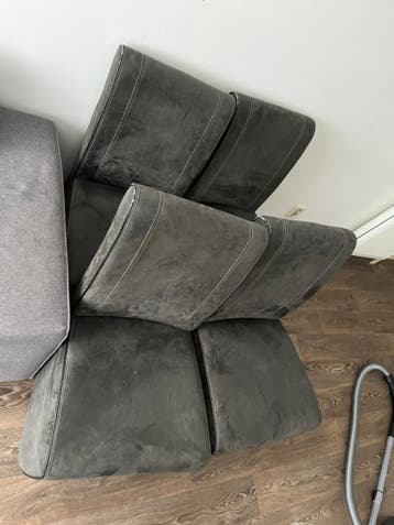 GRATIS. Bank, 4 stoelen en kastjes.