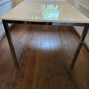 IKEA Eettafel 135x85 cm met gebruikerssporen gratis