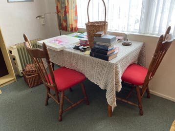 Gratis: tafel met 4 stoelen