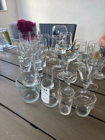 Diverse bier- en wijnglazen