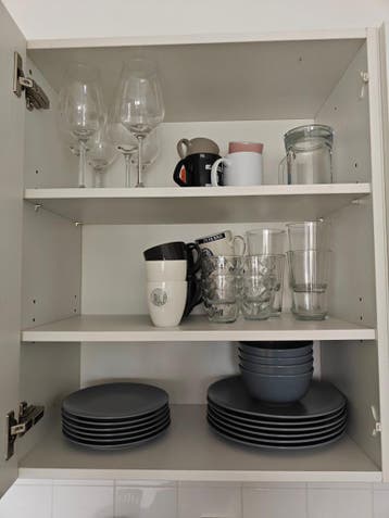 Diversen servies en bestek