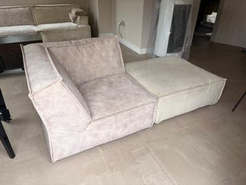Vandaag gratis: Comfortabele modulaire bank met poef