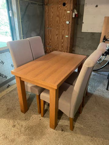 Eet tafel inclusief stoelen