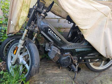2 brommers, Tomos en Vespa