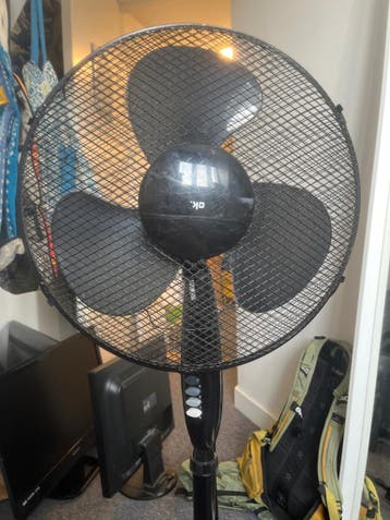 OK. Statiefventilator Zwart - OK Staat