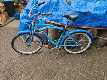 Fiets voor de fun in het blauw.