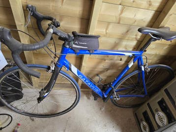 Gratis op te halen: Blauwe Batavus racefiets voor heren
