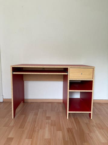 Rood bureau 110x60x72 (62 onder de plank)