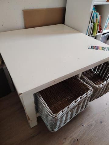 Vierkante houten tafel 90x90 cm met opbergmanden