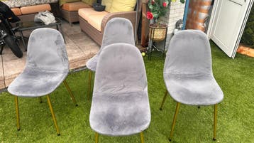 Set van 4 grijze fluwelen stoelen met gouden poten