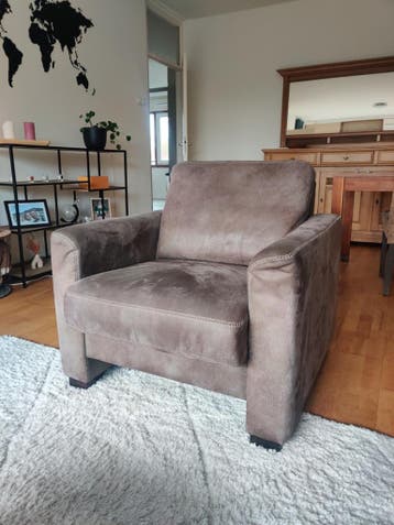 Bruine fauteuil