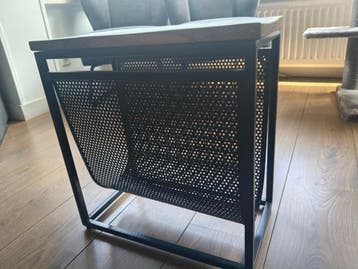 Bijzettafel met tijdschriftenhouder gratis