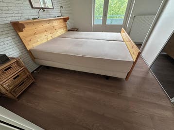 Tweepersoonsbed 180x200 incl hoofdbord en lampjes