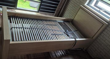 Bed eenpersoons met electrische bodem