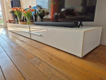 Wit tv-meubel met opberglades