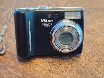 Nikon Coolpix 7900 met batterij, oplader en A/V kabel