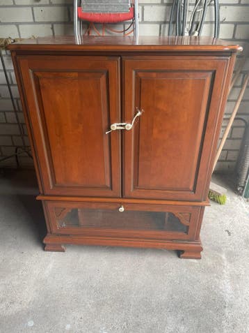GRATIS; TV kast mahoniehout 80 * 102 en 50 diep