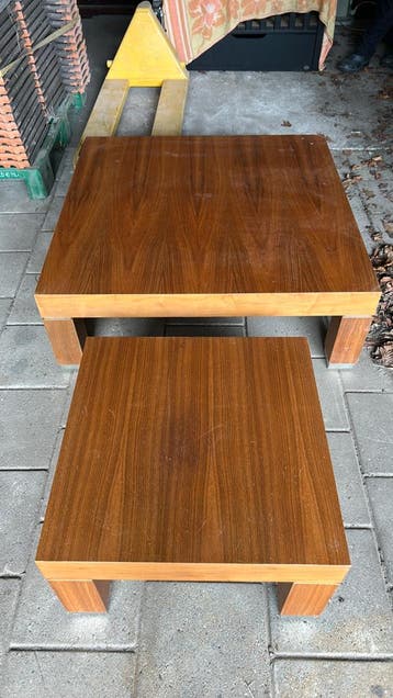 Gratis afgalen: 2 tafels 1m x 1m en 60 cm x 60 cm