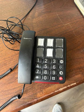 Telefoon voor ouderen met grote toetsen