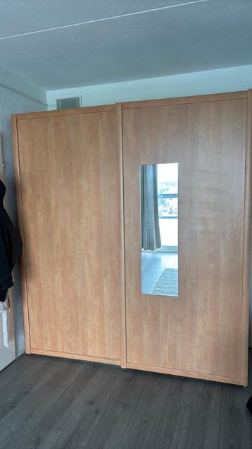 Gratis kleding kast