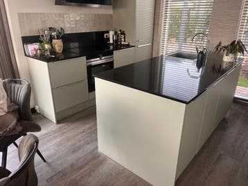 Keuken met werkeiland en koffiecorner