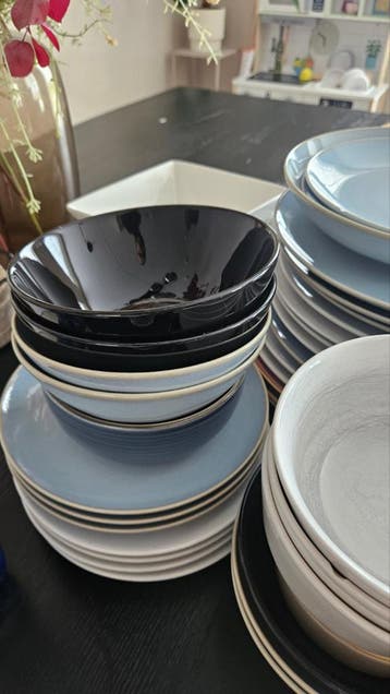 Servies: kommen schalen en borden