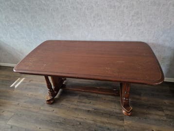 Gratis Massief houten eettafel