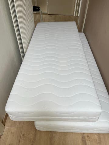 Twee eenpersoonsmatrassen 80x200 cm - Zo goed als nieuw