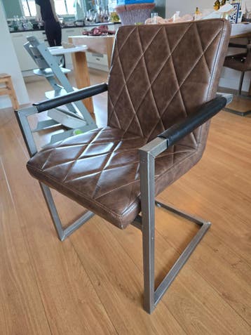 Gratis: 6 gebruikte eetkamerstoelen. Industrieel design