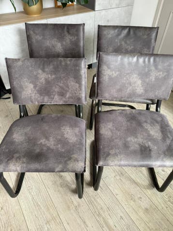 4 eetkamer stoelen grijs