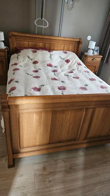 Twee perpoons bed. Met matras 140 bij 210
