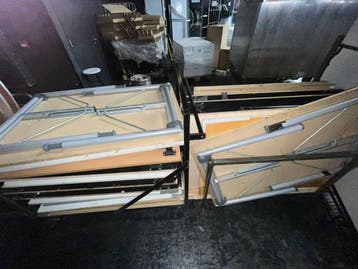 Partij gebruikte tafels met karren, diverse hoogtes