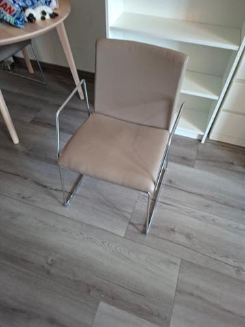 Gratis Eetkamer stoelen 4 stuks gratis ophalen