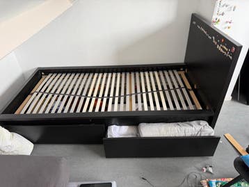 Bed met lades