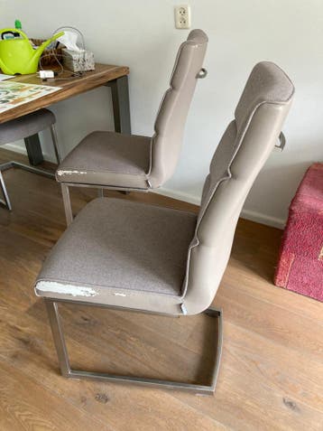 4 xoon keukenstoelen