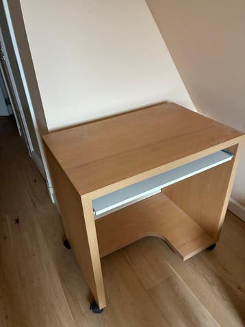 Compact computerbureau op wielen
