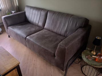 2,5 zits bank, suede grijze bekleding.