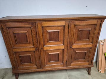 Mooie gratis zware houten dressoirkast met 2 sleutels