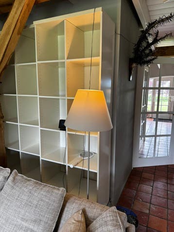 Witte Boekenkast met Veel Opbergruimte