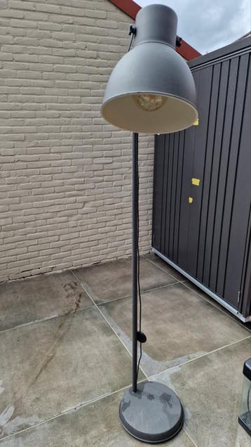 Gratis Hektar vloerlamp ikea.