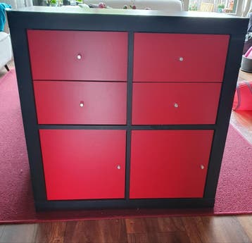 IKEA KALLAX Kast Zwartbruin met Rode Lades en Deurtjes