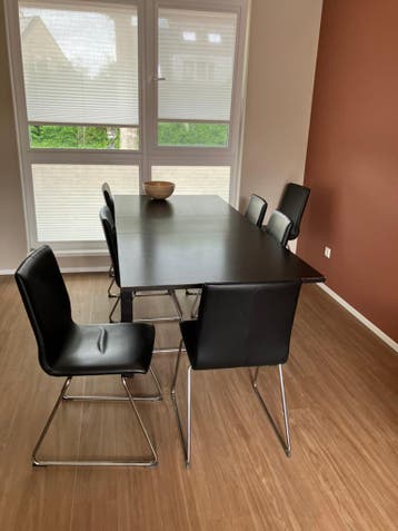 GRATIS 2 eettafels uitschuifbaar