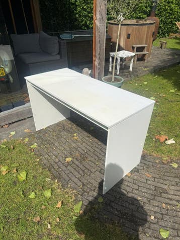 Eenvoudig bureau, 130x58,5cm blad, 76 cm hoog
