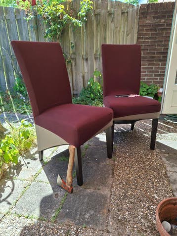4 gratis eetkamerstoelen met bruine hoes
