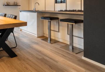 Licht eiken laminaat - 60 m2 - MOET MET SPOED WEG