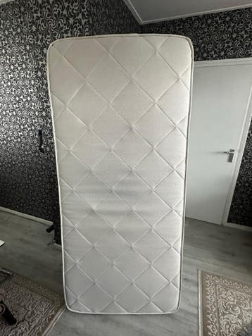 Matras 90x200 cm MOET WEG!!